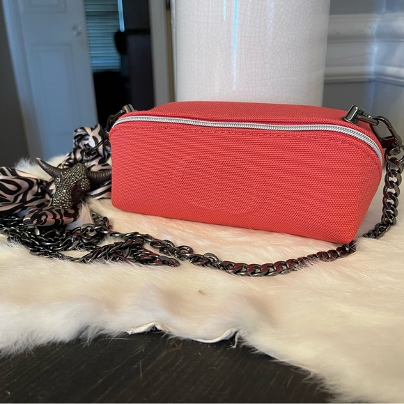 Dior crossbody with black flat chain and hardware in coral & removable keychain - Picture 6 of 7